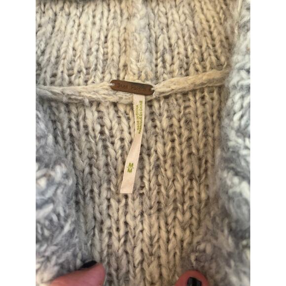 Free People wool blend big button hooded sweater Medium - Picture 4 of 6